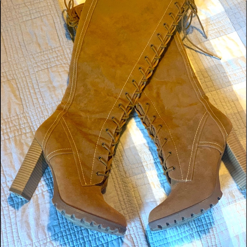 Knee high lace up suede boots / size 8
